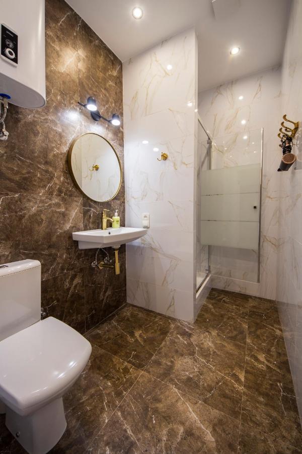 Deluxe Apartment with Balcony - Mala Zhytomyrska 18,1016620720:JPEG