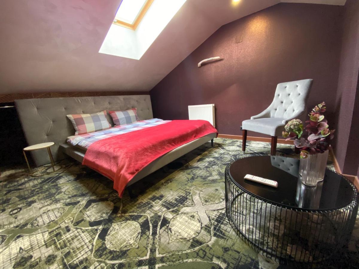 One-Bedroom Apartment,1020972385:JPEG