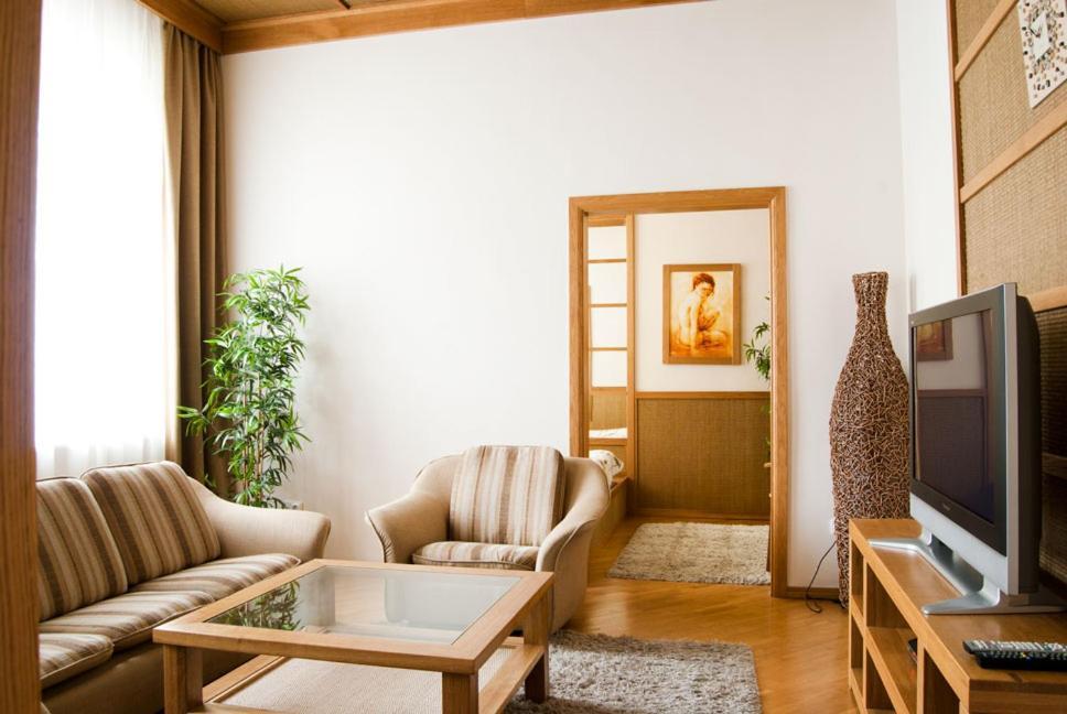 Two-Bedroom Apartment,1112736417:JPEG