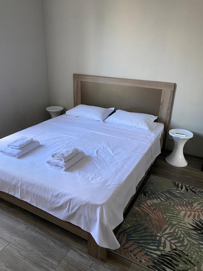 One-Bedroom Apartment,1119052671:JPEG