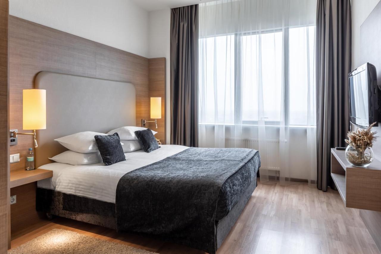 One-Bedroom Apartment,1589341519:JPEG