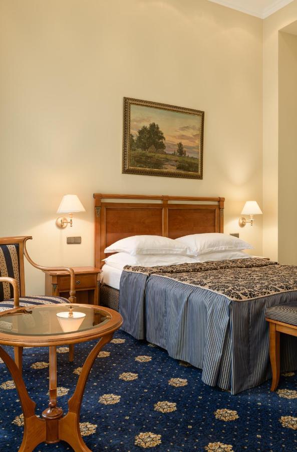 Premier King Room,1589214185:JPEG