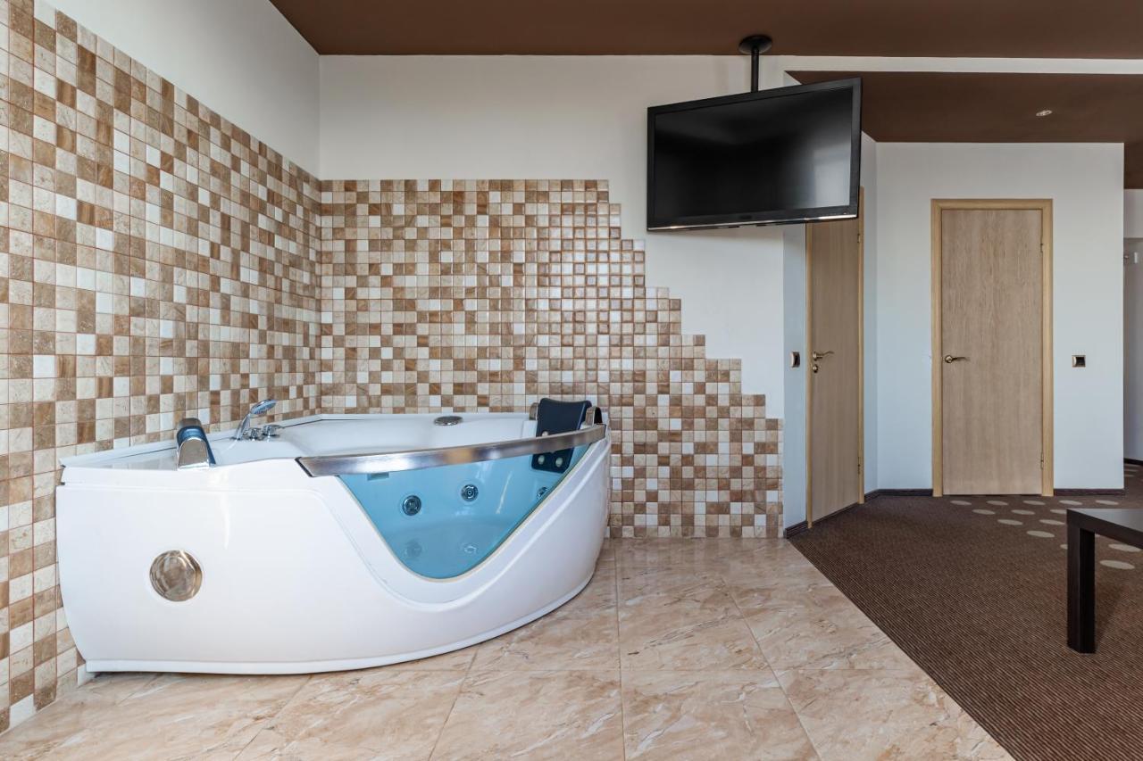 Suite Spa Bath,1187098744:JPEG