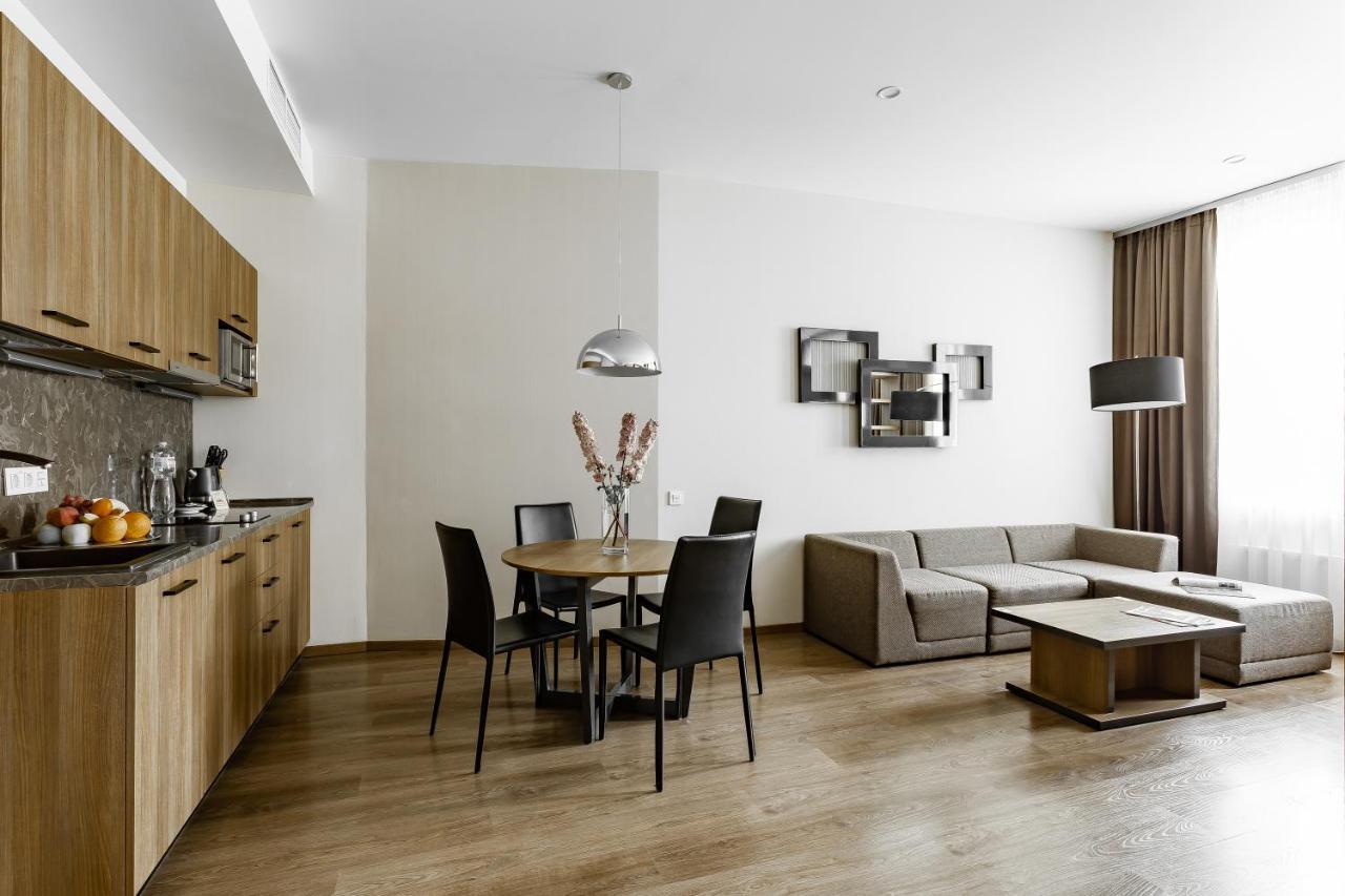One-Bedroom Apartment,1252418035:JPEG