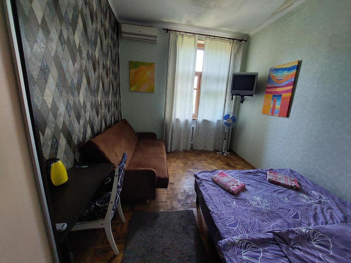 Apartment With Shared Bathroom,1260267391:JPEG