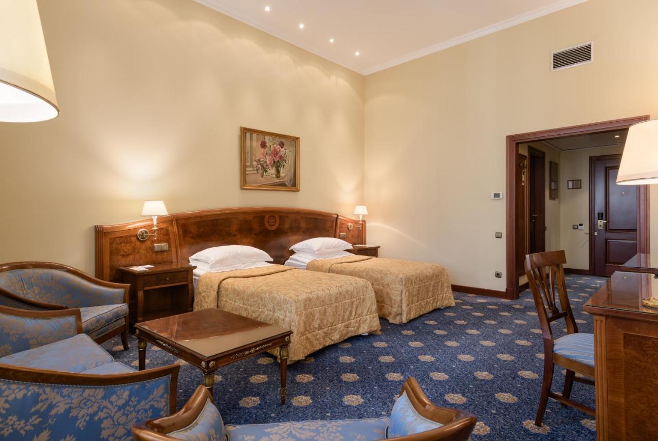 Premier Twin Room,1589214182:JPEG