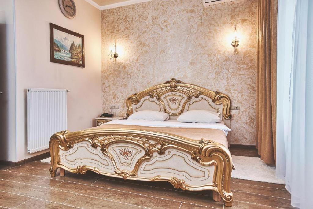 King Suite with Spa Bath,1079335054:JPEG