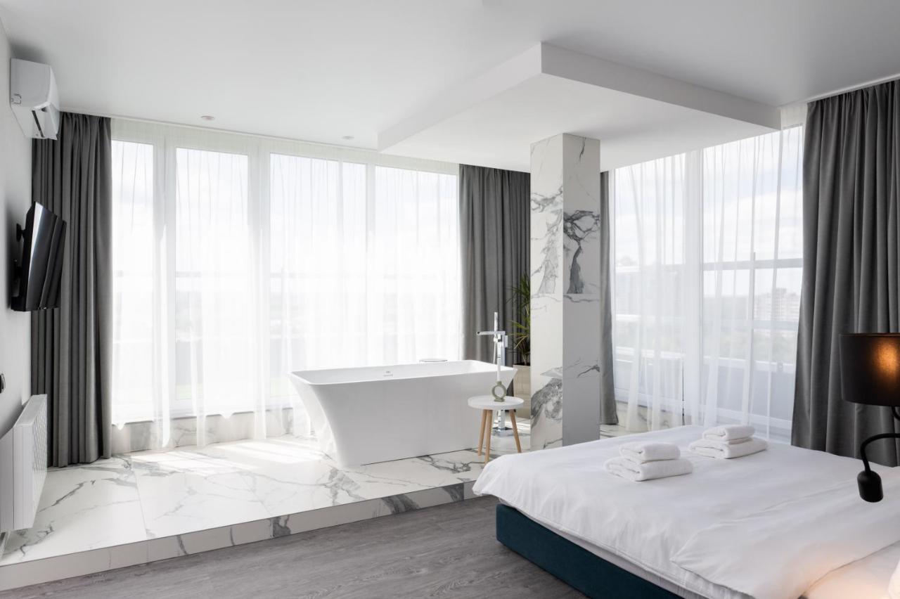 Suite with Terrace,1466478806:JPEG