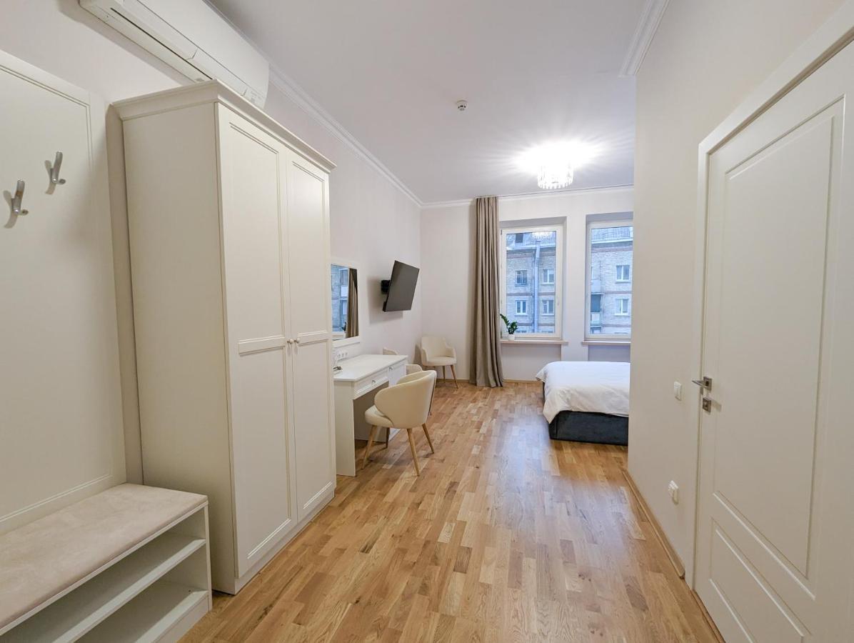 Double Room,1487823040:JPEG