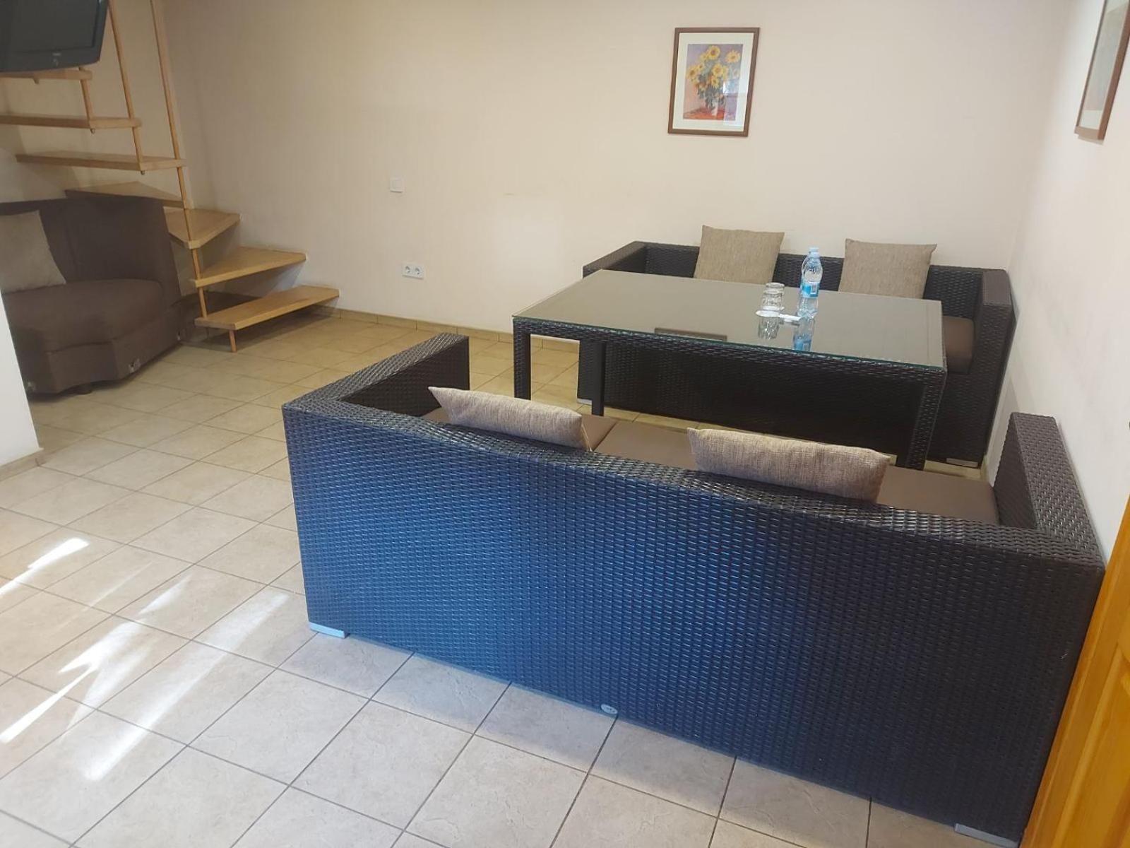 One-Bedroom House,1499501464:JPEG