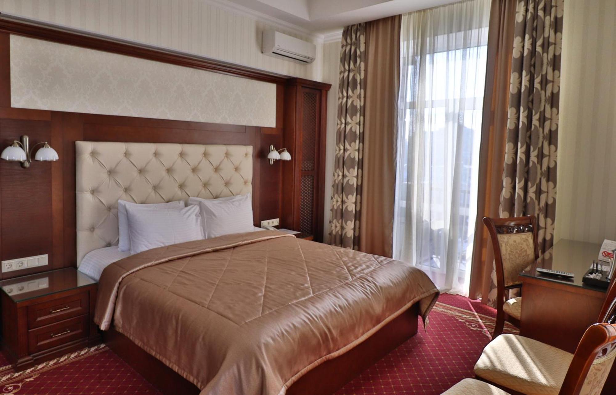 Executive Suite,1538900104:JPEG