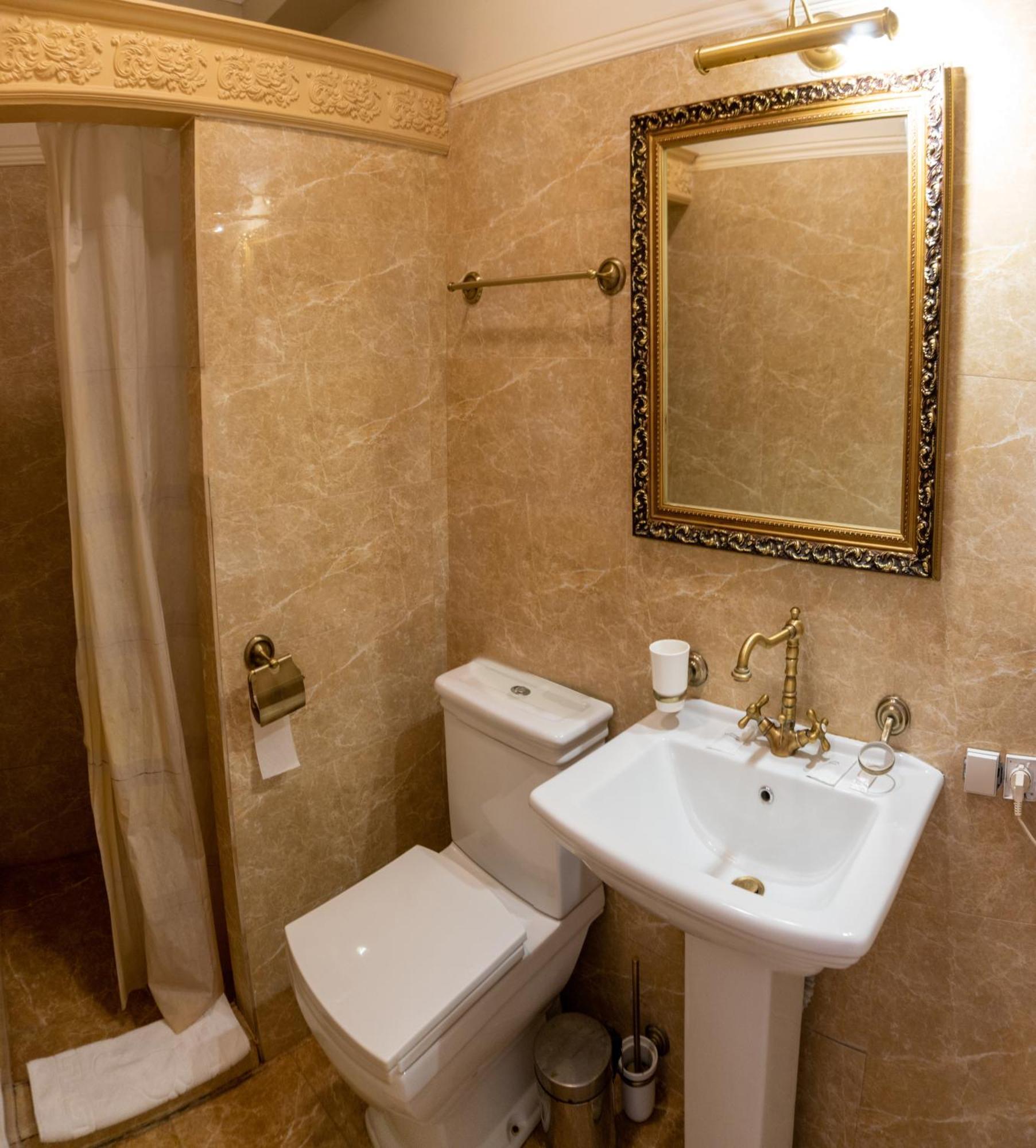 Single Room with Balcony,1550798983:JPEG