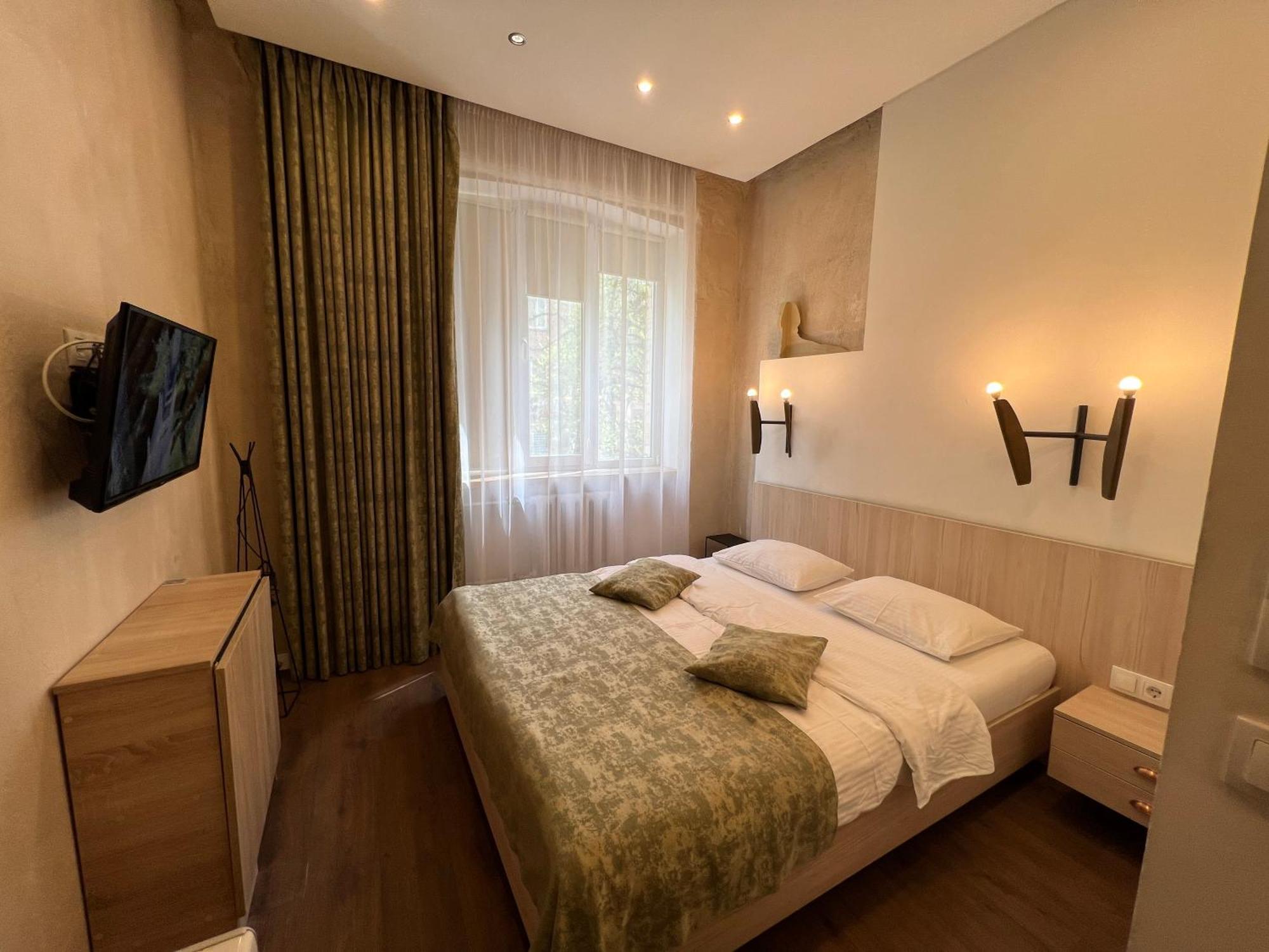 Double Room,1557758044:JPEG