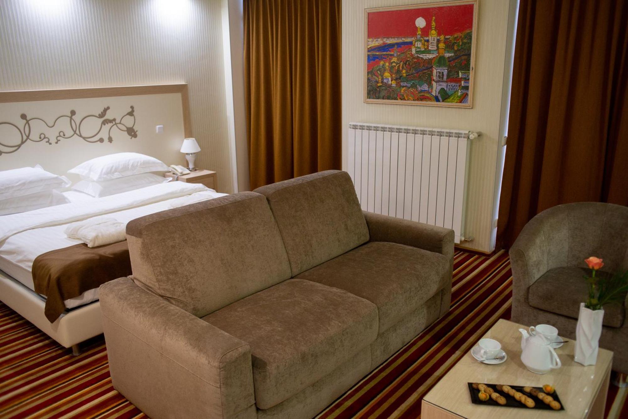 Junior Suite with Terrace,1589252386:JPEG