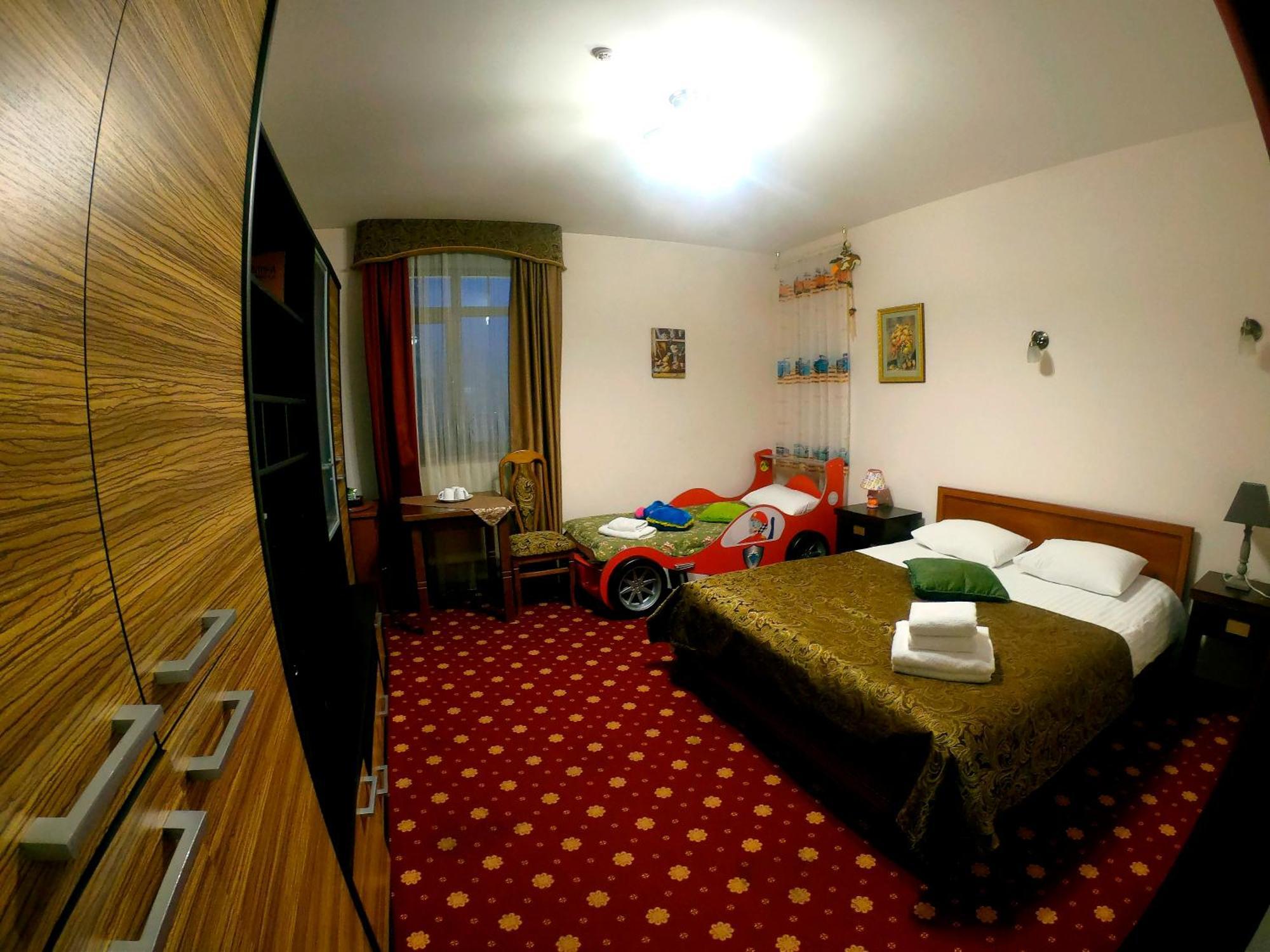 Deluxe Room (2 Adults + 1 Child),1589453617:JPEG