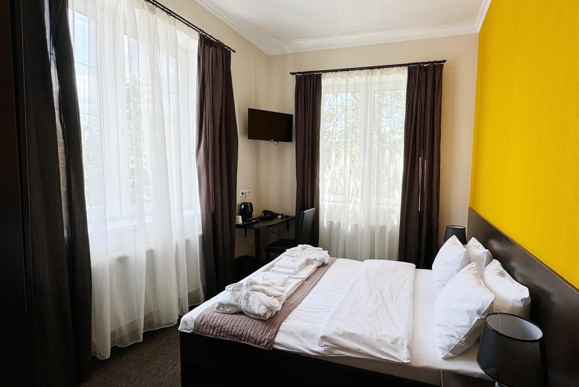 Double Room with Shared Bathroom,1598917206:JPEG