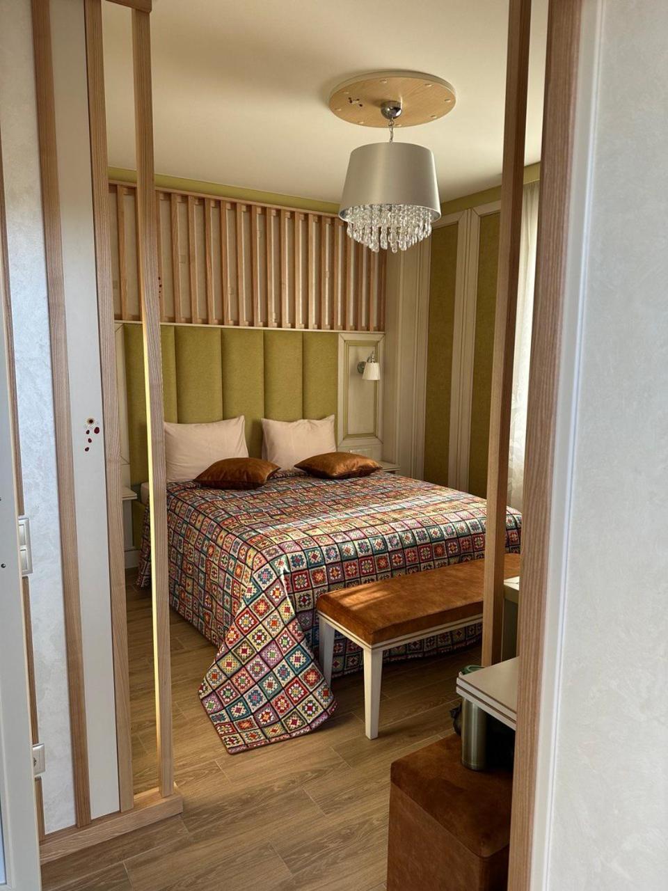 Deluxe King Room,1618436109:JPEG