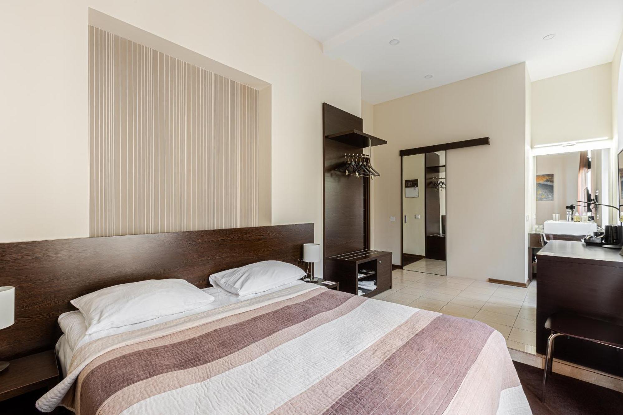 Double Room with Balcony,1666040221:JPEG