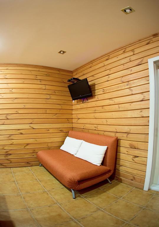 Family Room with 3 Bedrooms,171477735:JPEG