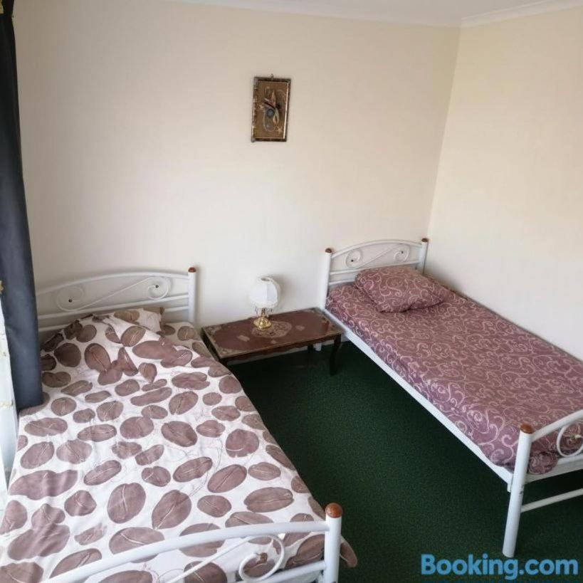 Small Twin Room,1739533396:JPEG