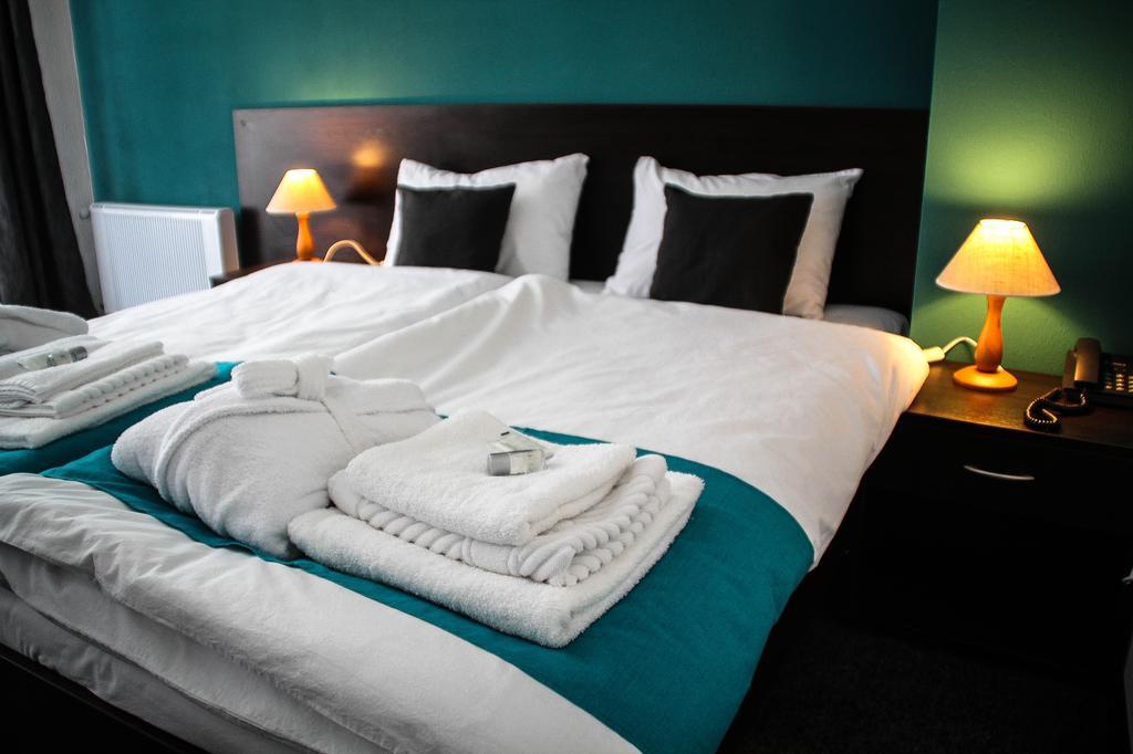 Economy Double or Twin Room with Balcony and Shared Bathroom,227076449:JPEG