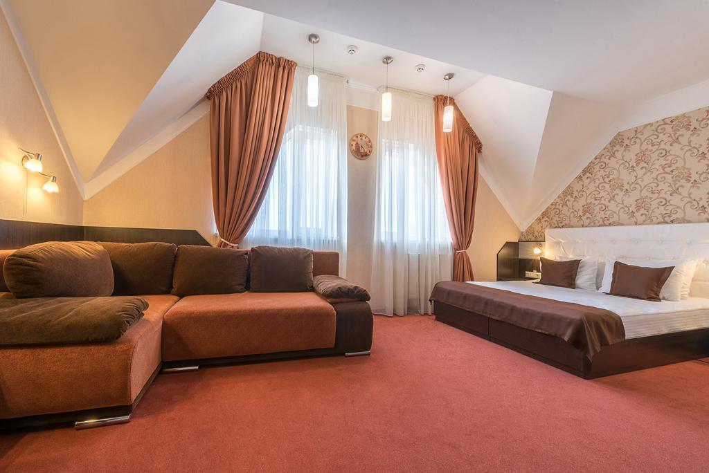 Standard Double Suite,988488343:JPEG