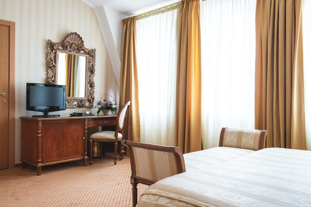 Executive King Room,689756469:JPEG
