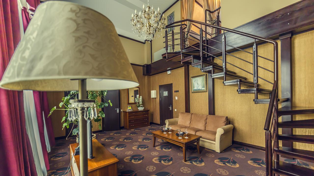 Presidential Suite,652812087:JPEG