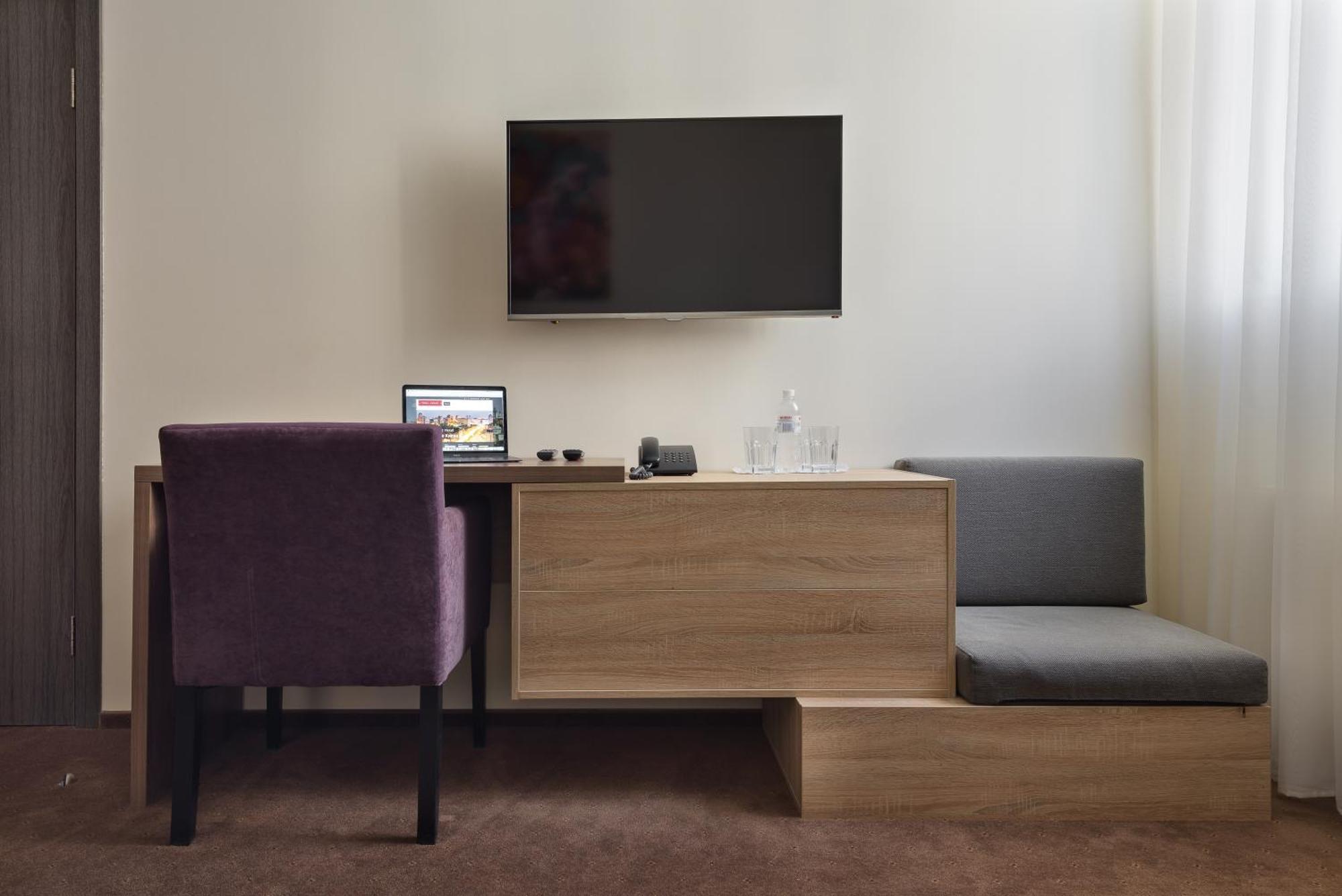 One-Bedroom Apartment with Balcony,693840060:JPEG