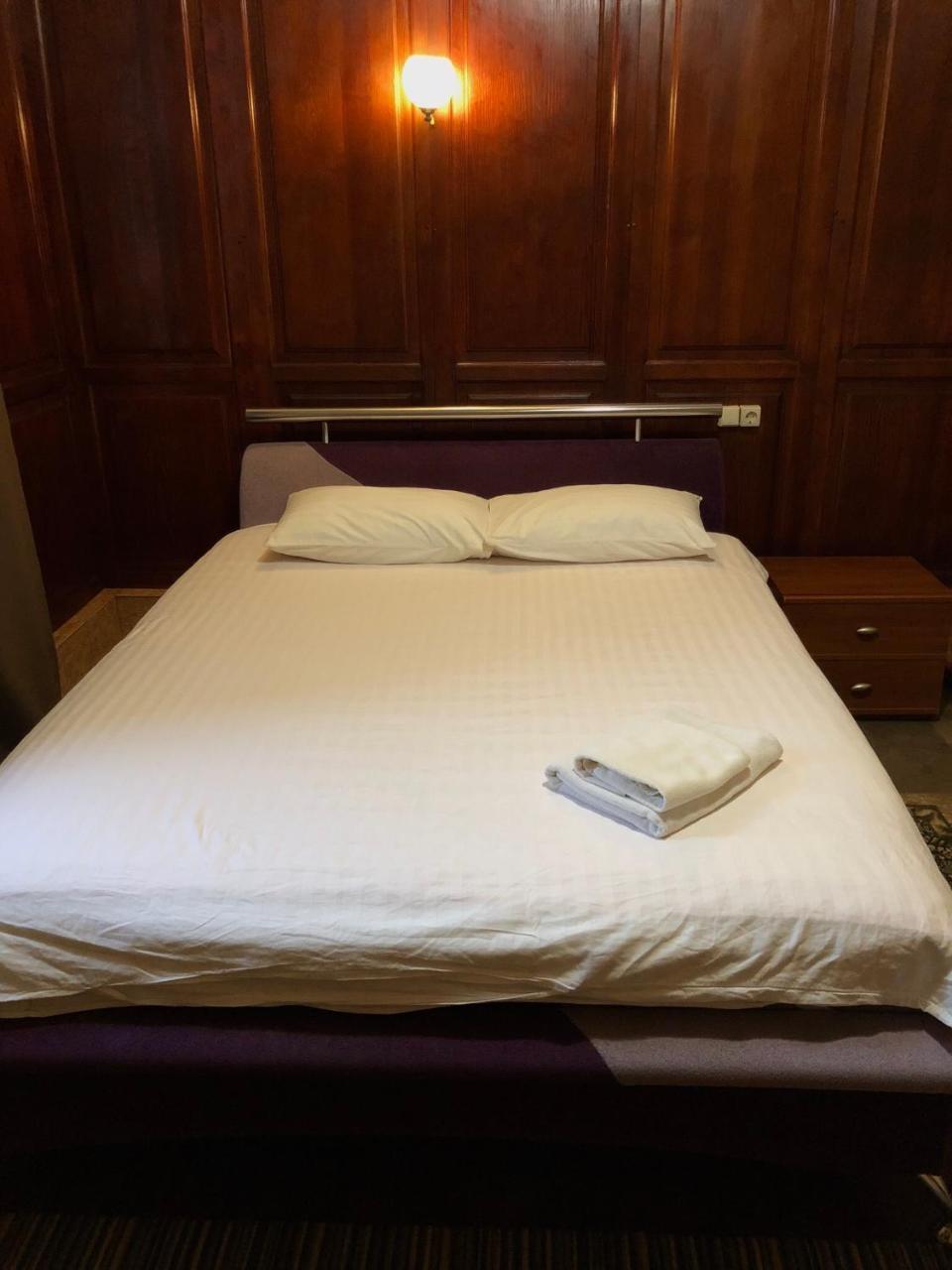 Large Double Room,766402057:JPEG