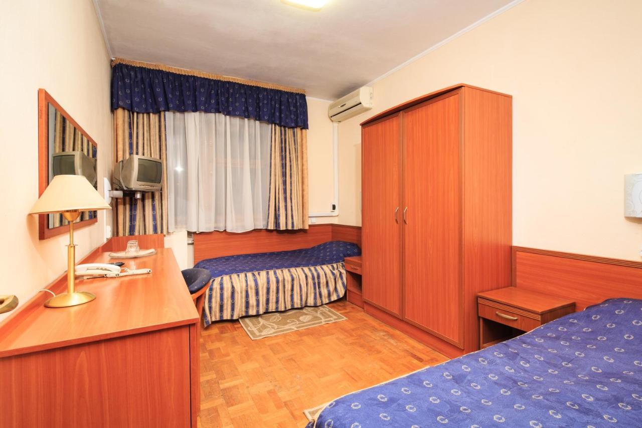 Mixed Dormitory Room,773345815:JPEG
