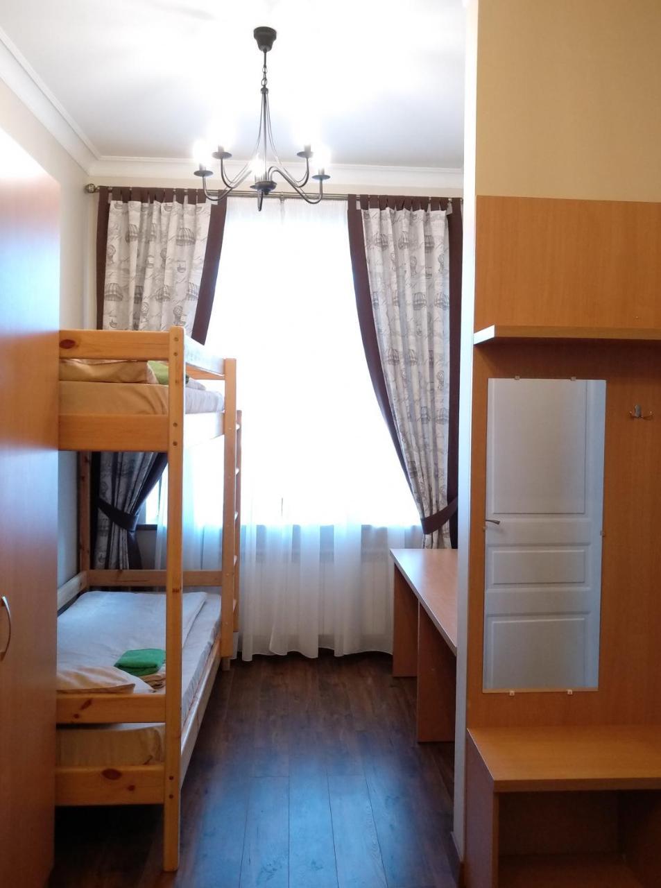 Standard Family Room,784135383:JPEG