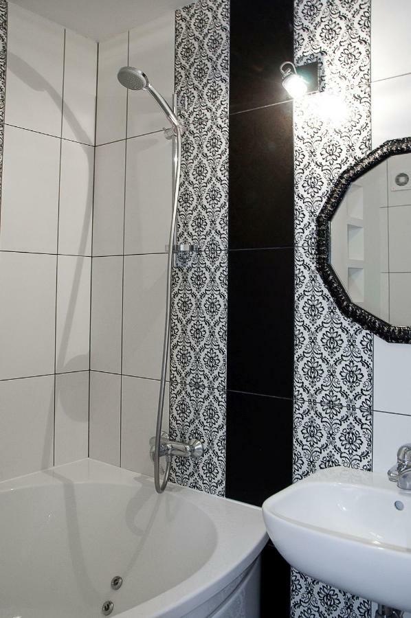 Studio Black&White Apartment with Balcony