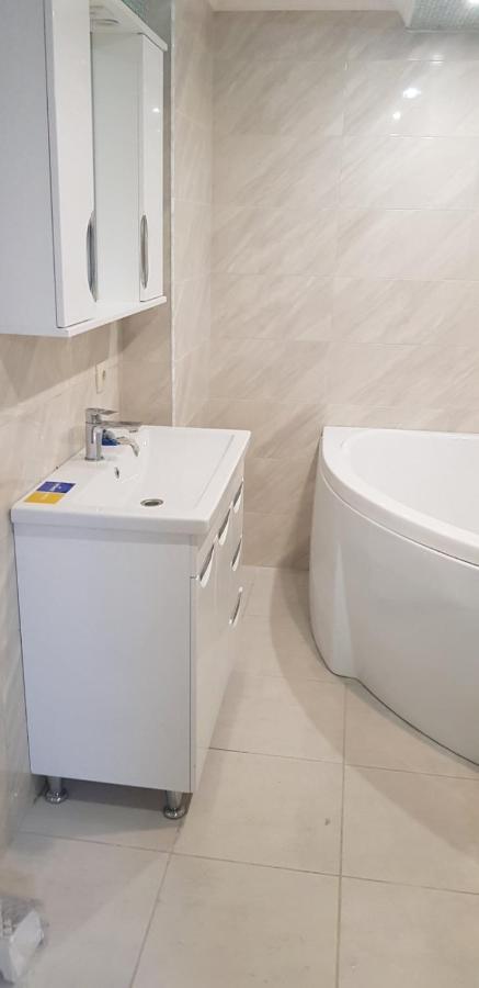 Double or Twin Room Bathroom,949769269:JPEG