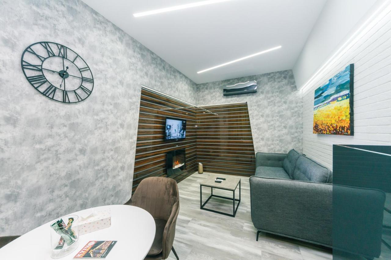 One-Bedroom Apartment,956482537:JPEG