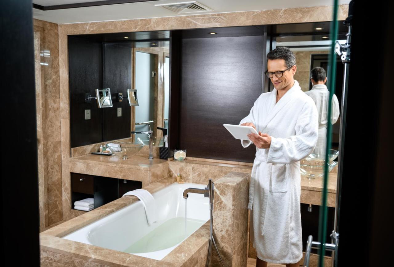 Executive Suite,1589503653:JPEG
