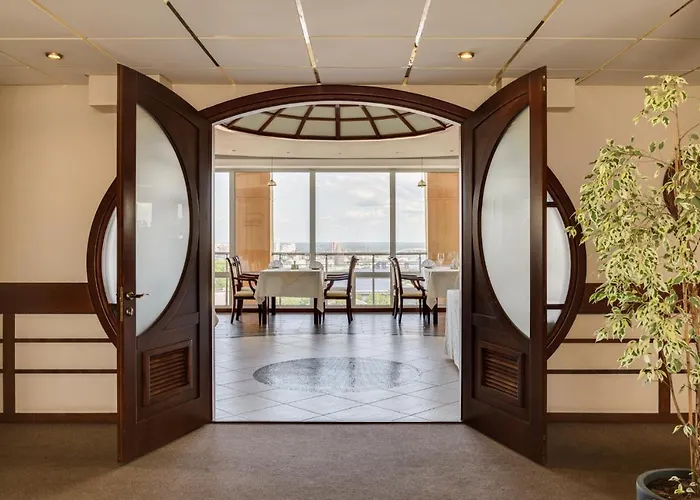 Hoteles cerca de Jardín Botánico Alexander Fomin