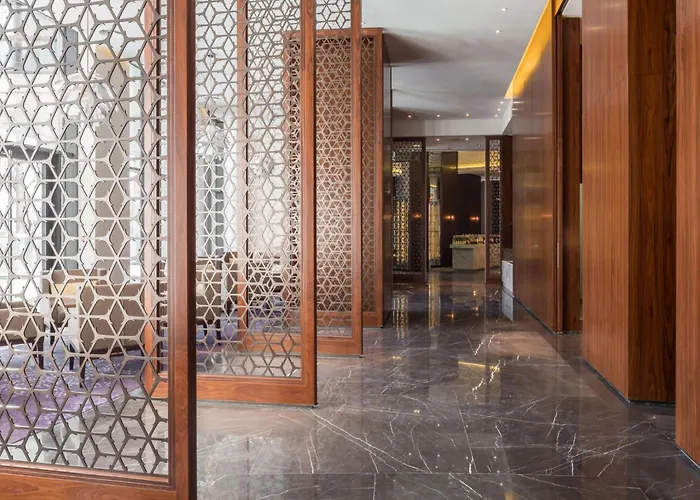 Luxushotel in Kiew nahe Haus mit den Chimären