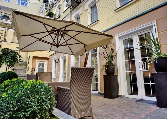 Luxushotel in Kiew nahe Mutter-Heimat-Statue