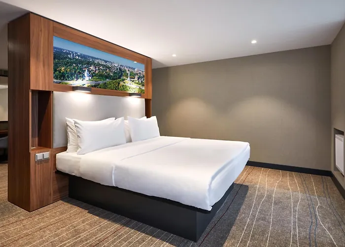 Hotel di lusso a Kiev vicino a Arco della diversità