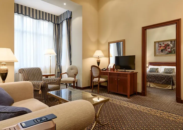 Hotel di lusso a Kiev vicino a Chreščatyk