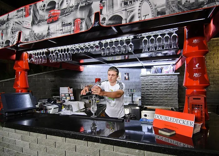 Hotel di lusso a Kiev vicino a Museo della storia dell'Ucraina nella seconda guerra mondiale