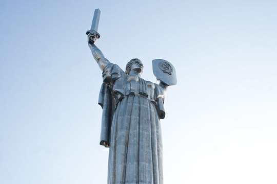 Монумент Родина-мать